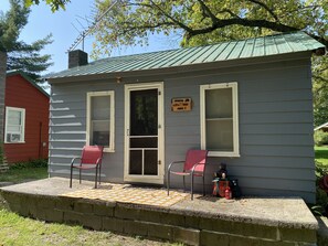 Sleeping Bear Cabin - 2 bedrooms 1/2 bath - sleeps 6