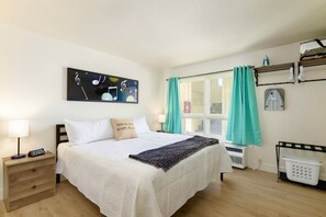 King suite with 12" memory foam mattress