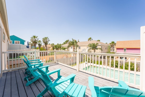 Endless skies, family fun, and sun-kissed skin are on the menu on South Padre Island!
