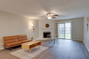 Living Room | Free WiFi | Fireplace | Central A/C & Heating