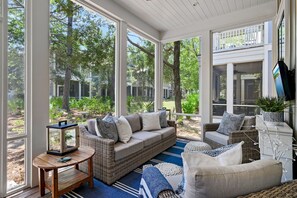1st Floor Screened in Porch