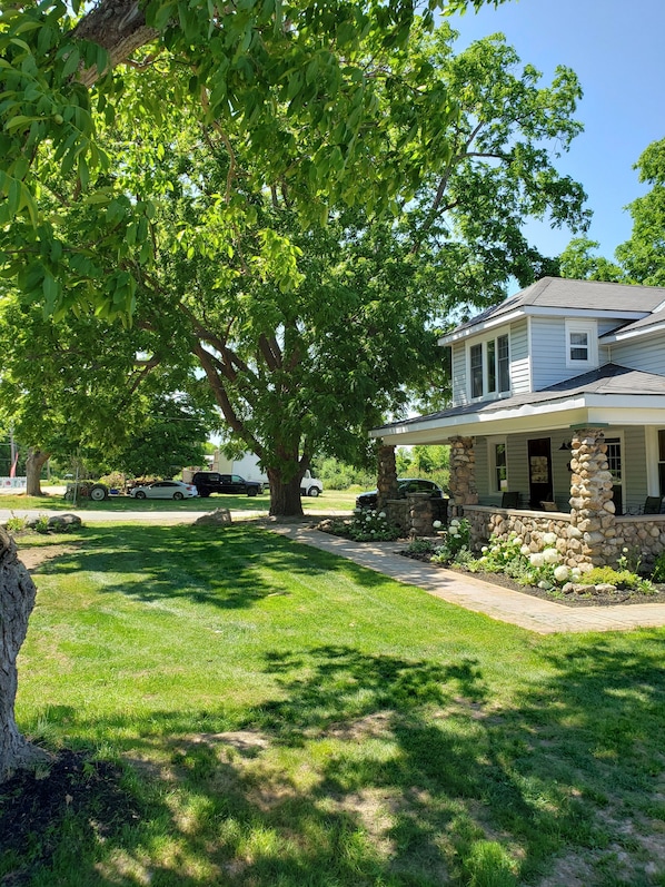 The front of the house and the iconic stone porch.
 