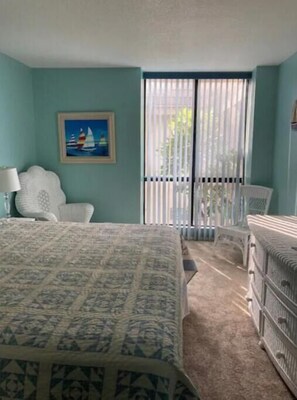 Bedroom with king size bed
