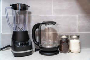 Kaffee und/oder Kaffeemaschine