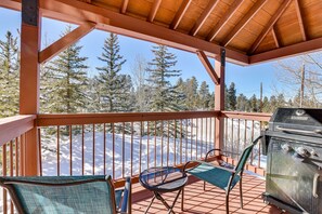 Private Deck | Gas Grill | Outdoor Seating
