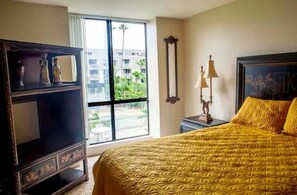 Master bedroom with queen size bed