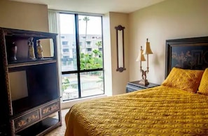Master bedroom with queen size bed