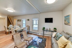 Living Room | 1st Floor | Free WiFi | Central A/C & Heating