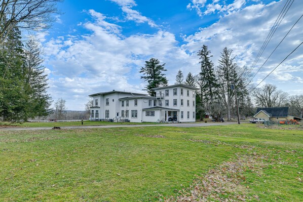 Owego Vacation Rental | 3BR | 2BA | 1,350 Sq Ft | Step-Free Entry