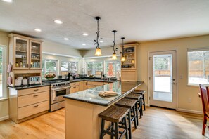 Kitchen | 1st Floor | Stainless Steel Appliances w/ Dishwasher | Breakfast Bar