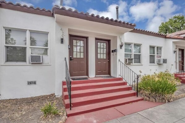 Spanish Style - single story row house 