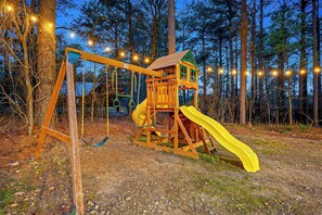 🧸 Kid-Friendly Playset Children will love the outdoor playset, offering hours of fun in the fresh air.
