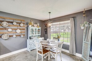 Dining Area | Central Air Conditioning/Heat | Single-Story Home