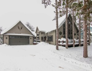 Front of the cabin with driveway parking