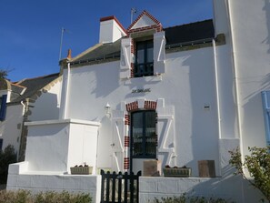 Pflanze, Himmel, Gebäude, Fenster, Haus, Tür, Fassade, Dach, Kapelle, Kirche