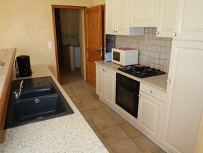 Comptoir, Cabinetry, Meubles, Evier, Appareil De Cuisine, Cuisinière, Cuisine, Cooktop, Électroménager, Gaz Poele