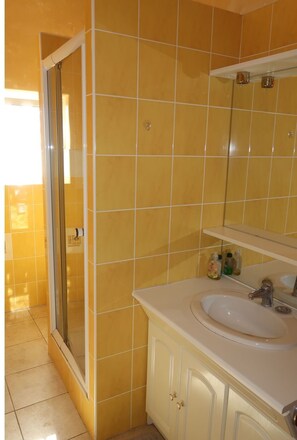 Luminaire Plomberie, Robinet, Meubles, Bâtiment, Propriété, Évier, Armoire De Toilette, Salle De Bains, Cabinetry
