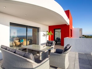 Möbel, Eigentum, Himmel, Tabelle, Couch, Stuhl, Beleuchtung, Interior Design, Die Architektur, Fussboden