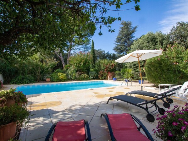 Plant, Water, Property, Swimming Pool, Shade, Sky, Tree, Outdoor Furniture, Cloud, Leisure