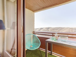 Propriété, Meubles, Ciel, Bâtiment, Fenêtre, Confort, Bleu Azur, Bois, Ombre, Design Intérieur