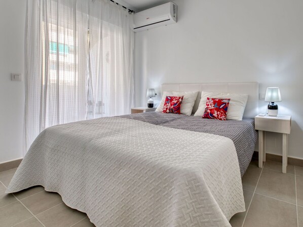 Eigentum, Möbel, Komfort, Gebäude, Fenster, Textil, Schatten, Bett, Holz, Interior Design