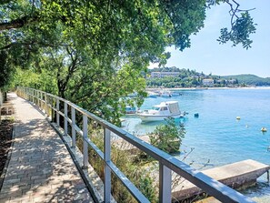 Wasser, Wasservorräte, Daytime, Himmel, Pflanze, Boot, Baum, Watercraft, Vegetation, See
