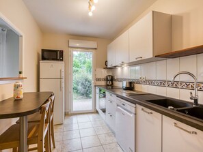 Comptoir, Cabinetry, Evier, Meubles, Fenêtre, Évier, Appareil De Cuisine, Cuisine, Bois, Cuisinière