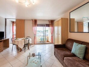 Tabelle, Möbel, Couch, Holz, Gebäude, Interior Design, Stuhl, Flooring, Wohnzimmer, Fussboden