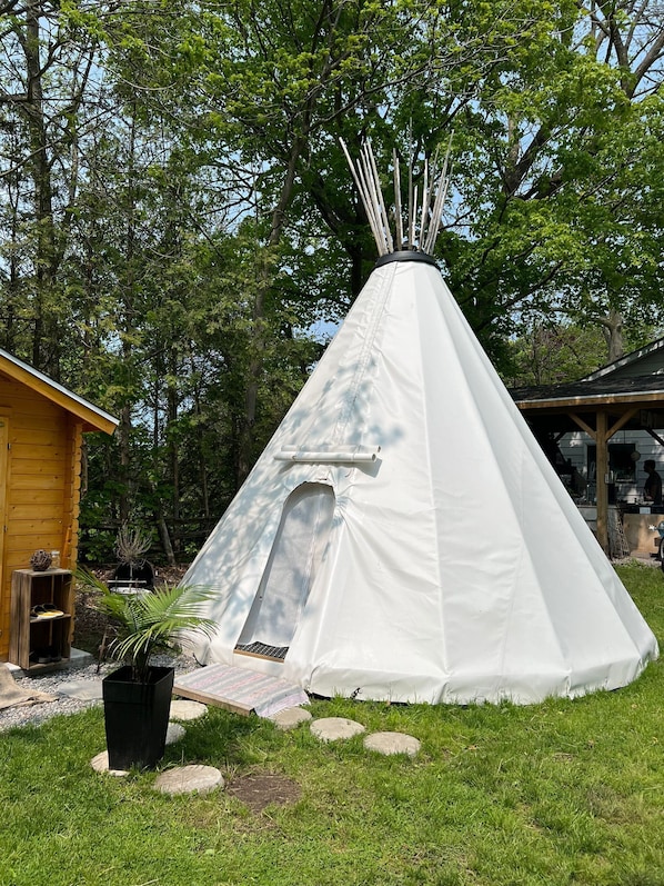 Glamp here