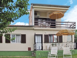 Building, Sky, Property, Window, Cloud, Land Lot, House, Porch, Plant, Neighbourhood