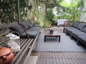 Plante, Table, Meubles, Propriété, Pot De Fleur, Canapé, Mobilier De Jardin, Design Intérieur, Bois, Architecture