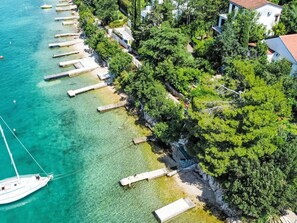 Water, Boat, Watercraft, Green, Vehicle, Tree, Urban Design, Boats And Boating--Equipment And Supplies, Plant, Leisure