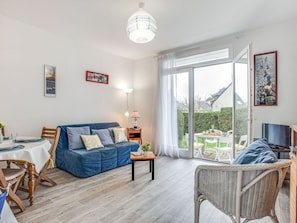 Tabelle, Eigentum, Möbel, Komfort, Holz, Interior Design, Flooring, Fussboden, Bilderrahmen, Wohnzimmer