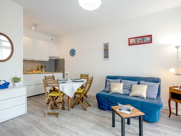 Tabelle, Möbel, Gebäude, Blau, Grün, Azurblau, Couch, Bilderrahmen, Interior Design, Beleuchtung