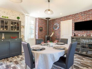 Propriété, Meubles, Table, Cabinetry, Chaise, Design Intérieur, Bois, Éclairage, Cuisine, Décoration
