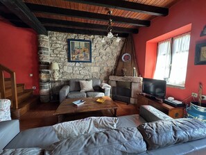Communal lounge/ TV room