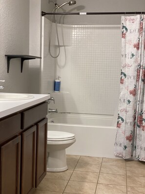 Full Bathroom 1