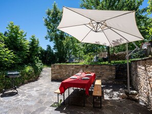 Plant, Furniture, Plant Community, Table, Sky, Chair, Nature, Leaf, Shade, Tree
