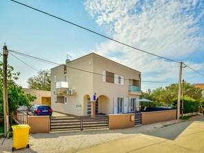 Sky, Cloud, Plant, Building, Window, Tree, Road Surface, House, Electricity, Asphalt