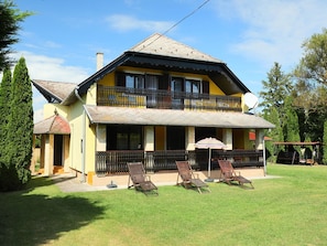 Wolke, Himmel, Pflanze, Gebäude, Fenster, Baum, Haus, Grundstueck, Hütte, Wohngebiet