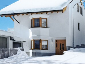 Bâtiment, Neige, Fenêtre, Propriété, Ciel, Maison, Gelé, Zone Résidentielle, Mur