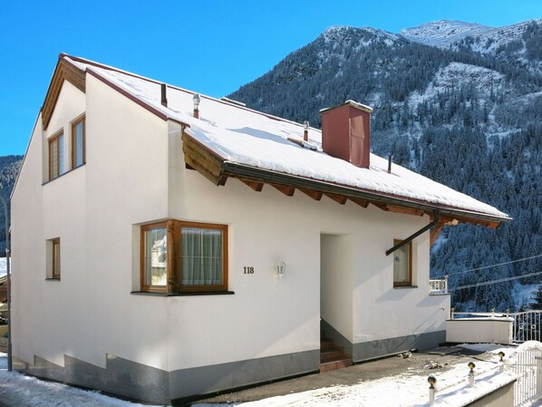 Ciel, Bâtiment, Propriété, Fenêtre, Montagne, Bois, Maison, Plante, Arbre
