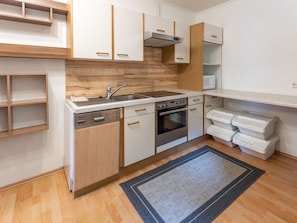 Countertop, Cabinetry, Möbel, Sinken, Spüle, Küche, Herd, Gebäude, Küchengerät, Holz