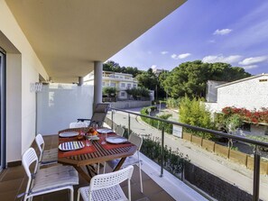 Planta, Mesa, Mueble, Edificio, Maceta, Silla, Nube, Cielo, Planta De Casa, Sombra