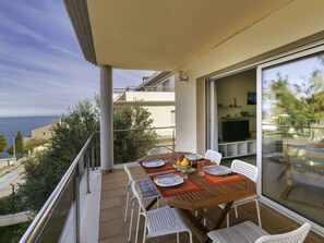 Table, Propriété, Meubles, Chaise, Plante, Bois, Bâtiment, Ombre, Porche, Ciel