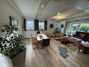 Plant, Property, Furniture, Picture Frame, Table, Wood, Houseplant, Interior Design, Window, Floor