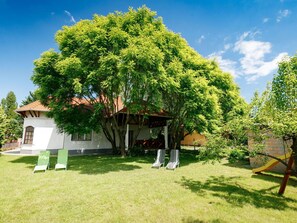 Ciel, Plante, Nuage, Bâtiment, Vert, Ombre, Arbre, Lot Terre, Paysage Naturel, Végétation