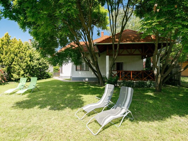 Plante, Propriété, Arbre, La Nature, Bâtiment, Ombre, Paysage Naturel, Ciel, Mobilier De Jardin, Lot Terre