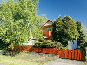 Plant, Sky, Window, Building, Tree, Land Lot, House, Natural Landscape, Grass, Fence