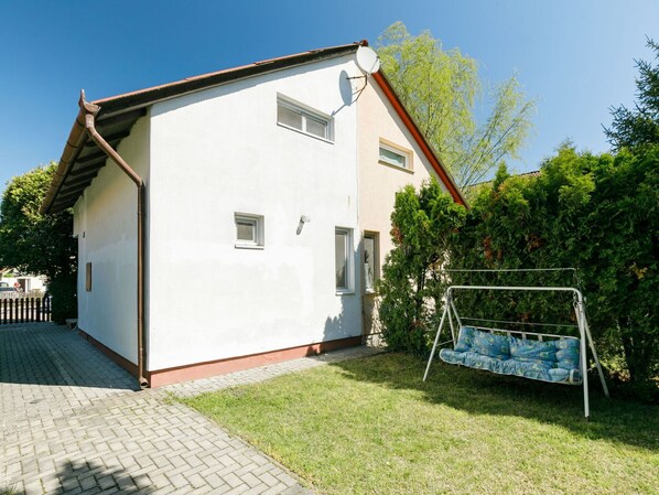 Sky, Property, Building, Plant, Tree, House, Land Lot, Window, Grass, Paint